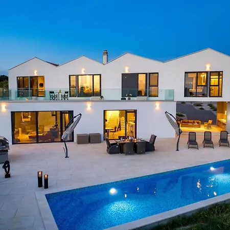 Corolan Villa
