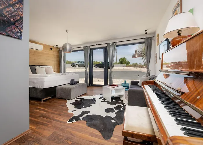 Corolan By Briskva 빌라