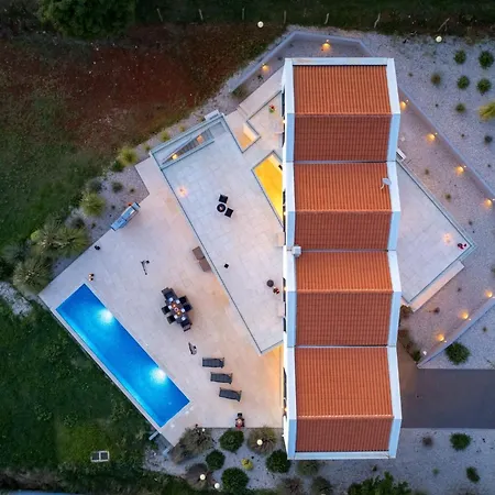 Corolan By Briskva * ポレッチ