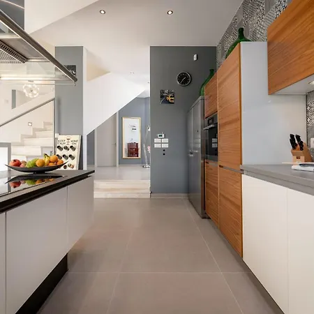 ヴィラ Corolan By Briskva