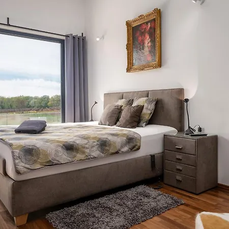 ヴィラ Corolan By Briskva