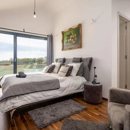 Corolan By Briskva ヴィラ *