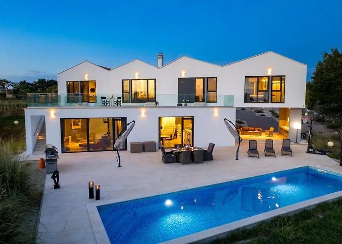 Corolan By Briskva Vila