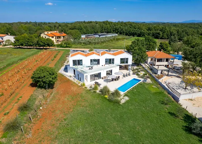 Vila Corolan By Briskva *