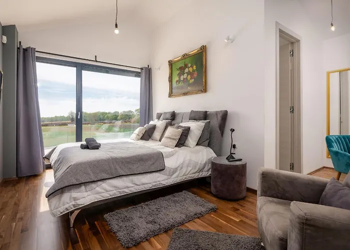 Corolan By Briskva Vila *